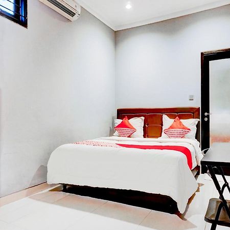 Oyo 90438 Mampang 34 Residence Jakarta Luaran gambar