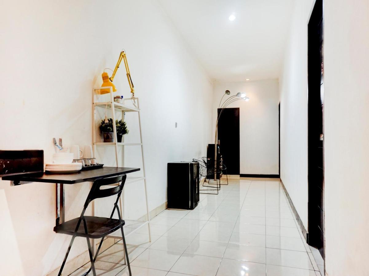 Oyo 90438 Mampang 34 Residence Jakarta Luaran gambar