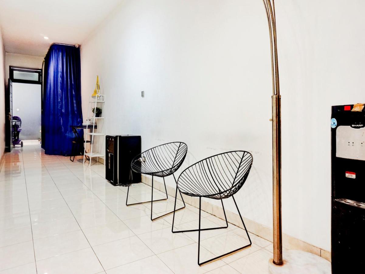 Oyo 90438 Mampang 34 Residence Jakarta Luaran gambar